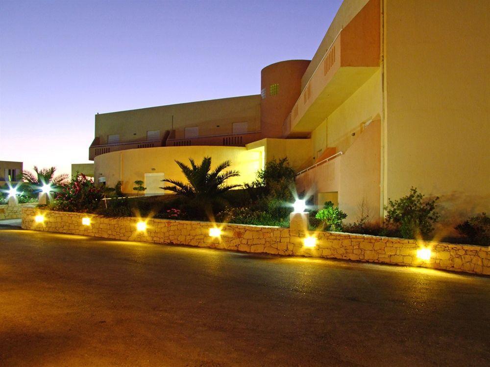 Hotel Sea Breeze سيتيا المظهر الخارجي الصورة