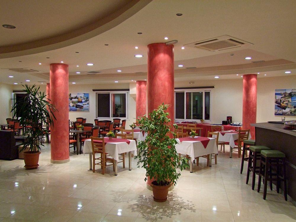 Hotel Sea Breeze سيتيا المظهر الخارجي الصورة