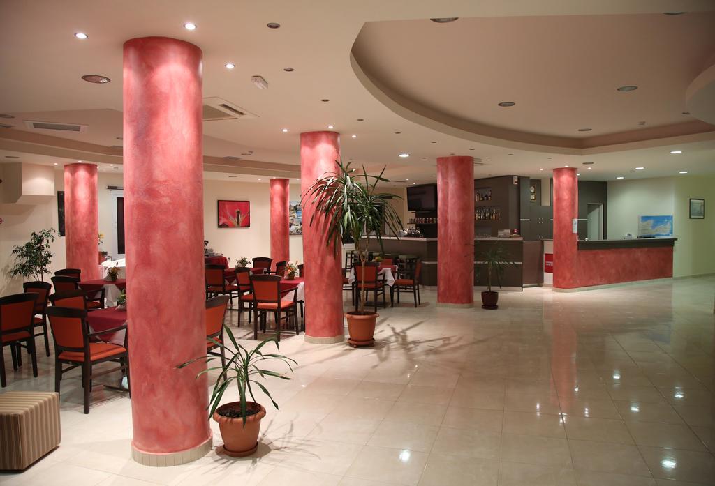 Hotel Sea Breeze سيتيا المظهر الخارجي الصورة