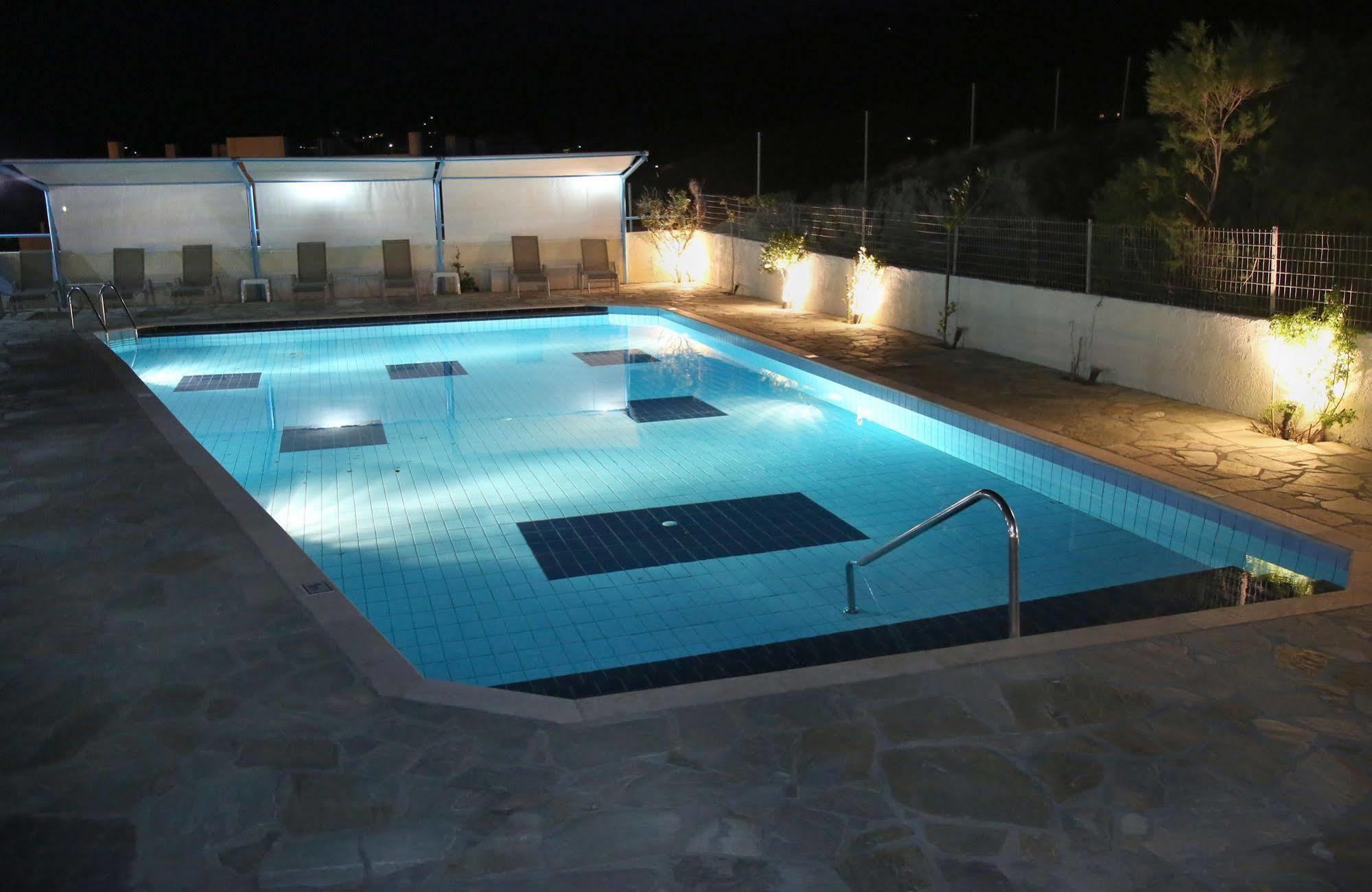 Hotel Sea Breeze سيتيا المظهر الخارجي الصورة