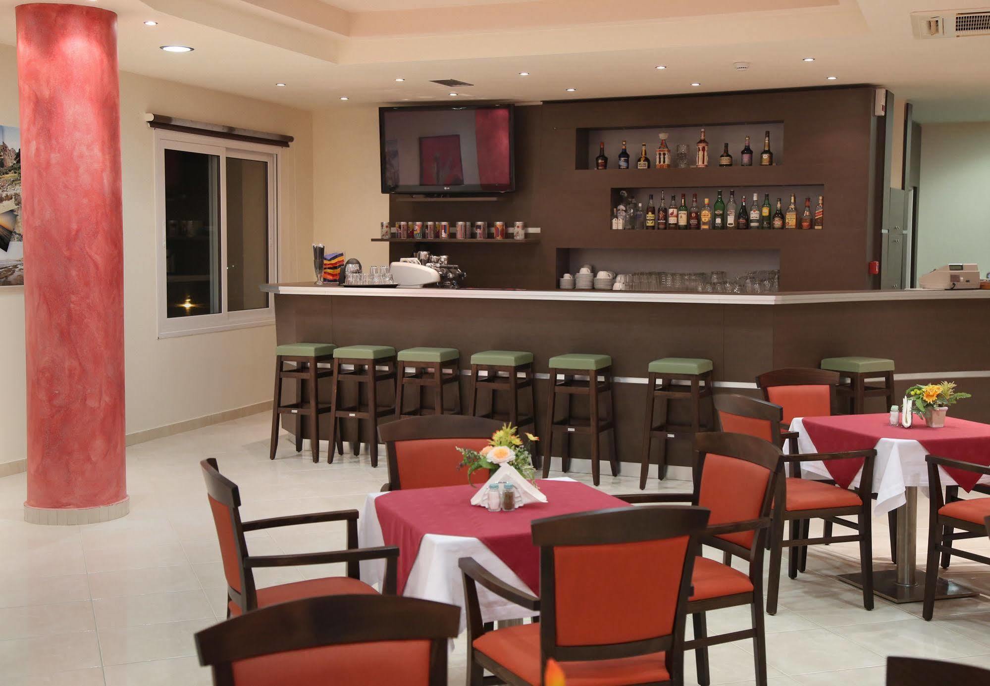Hotel Sea Breeze سيتيا المظهر الخارجي الصورة