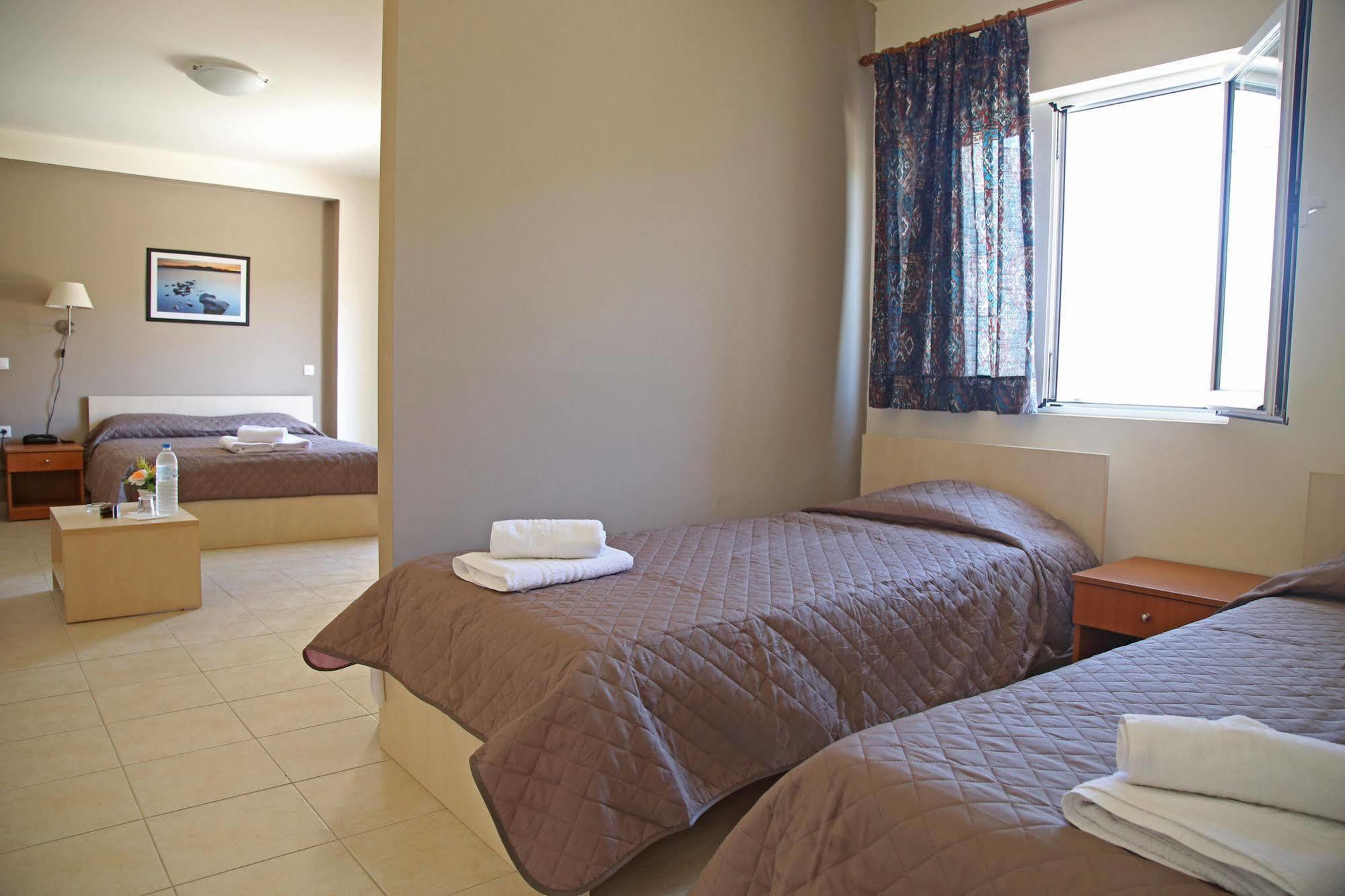 Hotel Sea Breeze سيتيا المظهر الخارجي الصورة